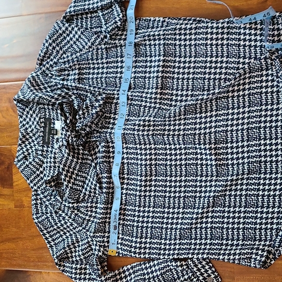 Banana Republic Tie Neck Houndstooth Print Blouse - Picture 9 of 12